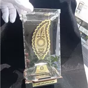 تندیس و لوح یادبود