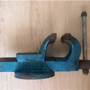 گیره رومیزی چدنی قدیمی IRAN SANAT با دهانه 13 سانت