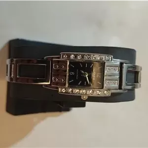 ساعت لاروس نگینی