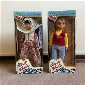 دارا و سارا آکبند با جعبه