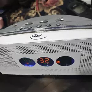 رادیو. اسپیکر ساعت دار