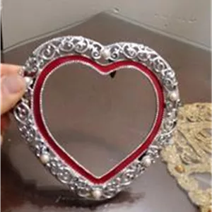 قاب آینه یا عکس فلزی سیلور طرح قلب
