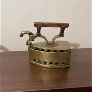 اتو ذغالی آنتیک برای بیشتر100سال پیش(تمامbrass)