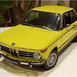 ماکت BMW 2002 اتوآرت