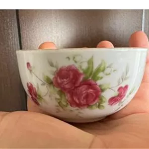 پیاله قدیمی گل سرخی