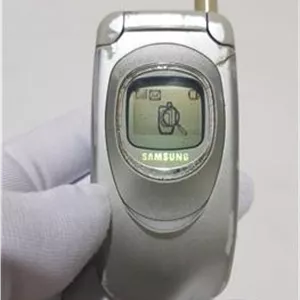 موبایل قدیمی SAMSUNG تاشومدل A800 توضیح دارد