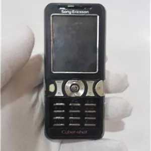 موبایل قدیمی Sony Ericsson مدل K550i توضیح دارد