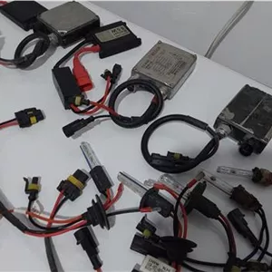 تعدادی ترانس و لامپ زنون خودرو