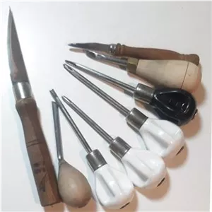 تعدادی ابزار دستی و مغار