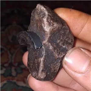 شهاب سنگ با جذب آهن ربا