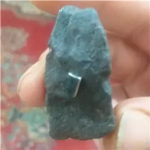 قطعه شهاب سنگ با جذب آهن ربا طبق تصاویر