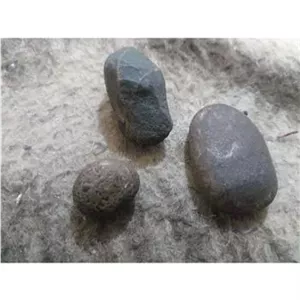 سه قطعه شهاب سنگ مشکوک کندریتی کمیاب