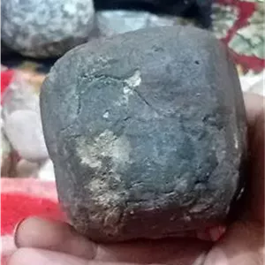 شهاب سنگ کربنی بسیار ارزشمند و خط خطوط میخی