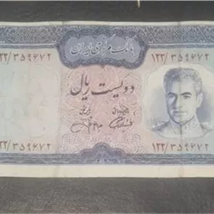 200 ریال یقه نظامی، پشت خودکاری جزئی دارد