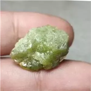 سنگ زبرجد معدنی پاکستانی 5.60 گرمی طبیعی