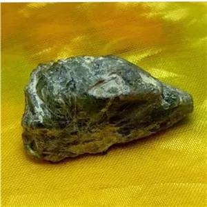 سنگ درشت زبرجد پاکستانی 87 قیراطی معدنی