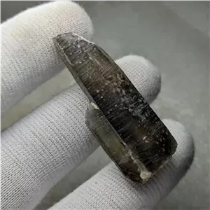 بلور سنگ کوارتز دودی برزیلی منشوری طبیعی 65قیراط