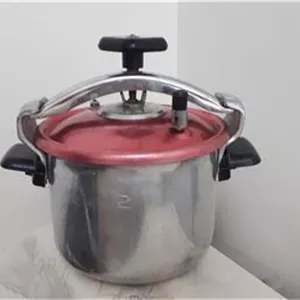 دیگ زودپز قدیمی