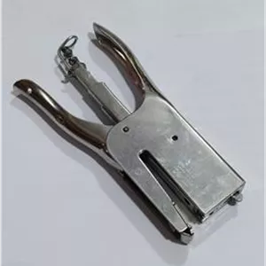 میخکوب منگنه قدیمی ساخت سوئد RAPID سلامت