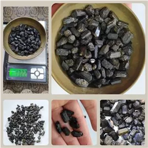 مقداری سنگ گارنت معدنی اصیل (سبز تیره )