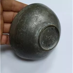 کاسه قدیمی برنجی ضخیم دور قلم آنتیک