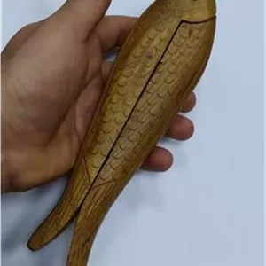 قندشکن گردو شکن قدیمی چوبی طرح ماهی دستساز آنتیک 