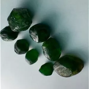 سنگ گارنت دمانتوئید سبز کرمان جواهری