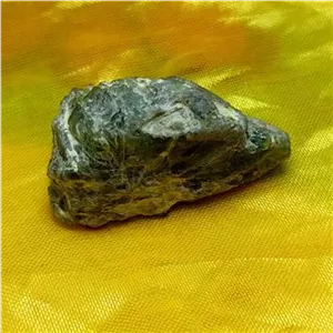 سنگ درشت زبرجد پاکستانی 87 قیراطی معدنی