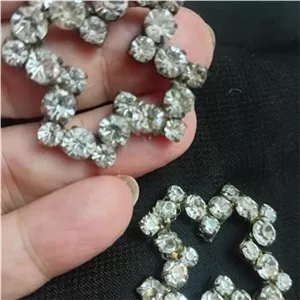 گل سینه نگین دار قدیمی برای دوخت