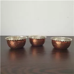 سه عدد پیاله یا کاسه چکشی کوچک لب کنگره
