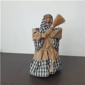 عروسک زن حادوگر صدادار متحرک تمیز درحد