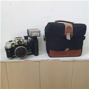 دوربین عکاسی قدیمی ژاپنی با کیف فابریک