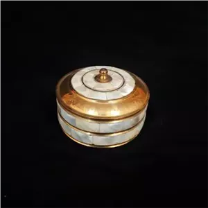 قندان یا شکلاتخوری برنجی صدف کار شده 9 سانتی
