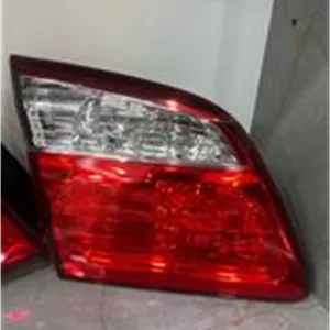 چراغ خطر عقب نیسان ماکسیما روی صندوق