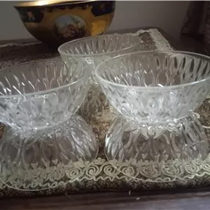یکدست معادل 6 عدد کاسه بلور قدیمی غیرایرانی