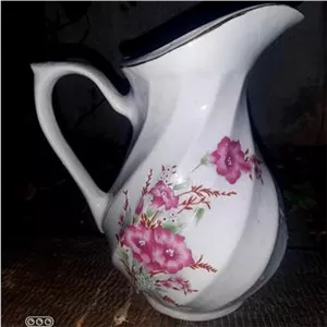 پارچ آب گل شیپوری که به گل عروس هم شهرت دارد