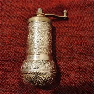 آسیاب دستی آنتیک فلفل و زعفران 