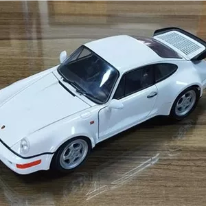 ماکت Porsche 964 Turbo مقیاس 118 توضیحات دارد