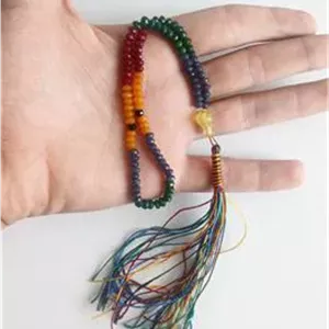 تسبیح یاقوت سرخ و یاقوت کبود و زرد و زمرد
