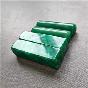 4سنگ جید سبز به وزن 195 گرم