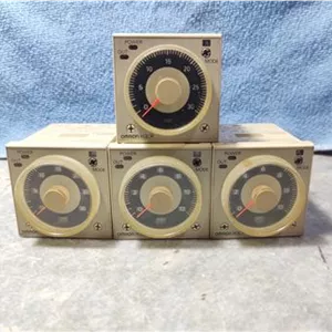 تایمر صنعتی امرن مدل OMRON H3CR-A8 همراه با پایه