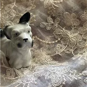 مجسمه سگ قدیمی