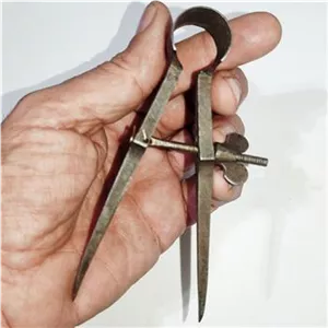 پرگار قدیمی فولادی