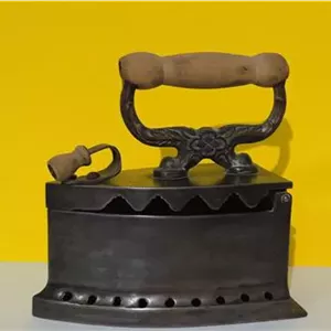 اتو زغالی قدیمی خارجی