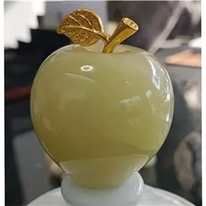 سیب سنگی طبیعی زیبا و خوشرنگ