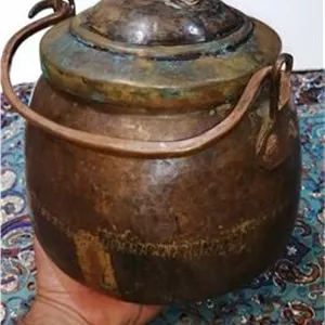 دیگ کهنه مسی قدیمی