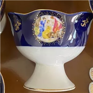 بستنی خوری سرمه ای طرح سه دختر