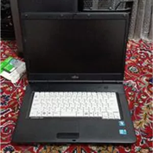 لپ تاپ فوجیتسو i5 توضیحات دارد