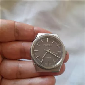 ساعت کوکی قدیمی معیوب