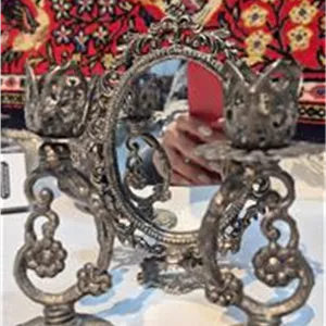 آینه و شمعدان آنتیک